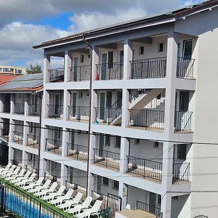 Aorra Nibiru Cu Piscina Incalzita ホームステイ *
